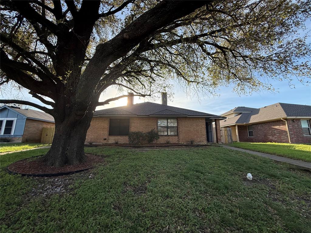 1433 N Bluegrove Rd, Lancaster, TX 75134 photo