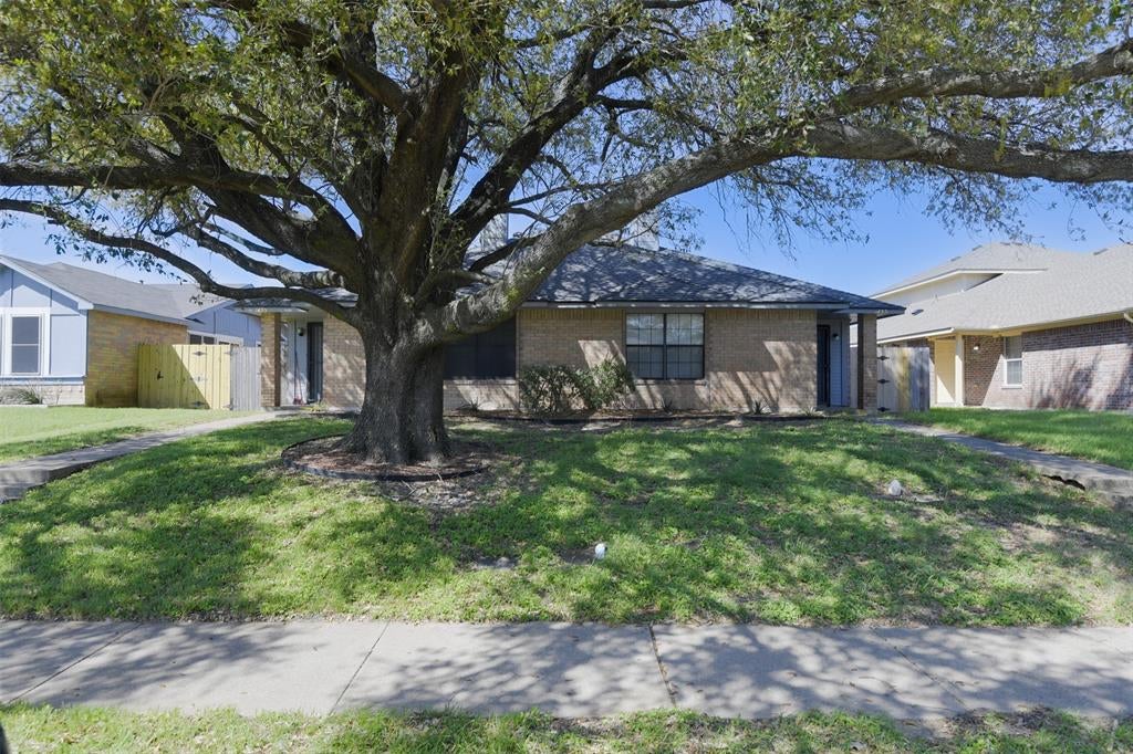 1433 Bluegrove Rd, Lancaster, TX 75134