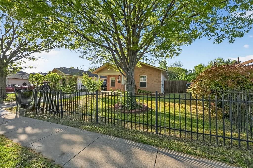 3445 Pinebrook Dr, Dallas, TX 75241 photo