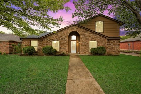 Single Family Residence in Arlington TX 5501 Whisper Glen Drive.jpg