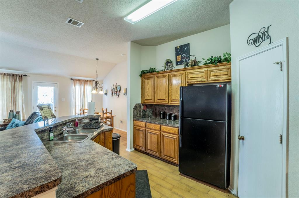 1634 Powder Horn Ln, Arlington, TX 76018 photo