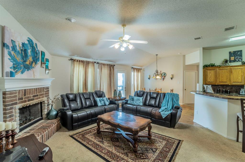 1634 Powder Horn Ln, Arlington, TX 76018 photo