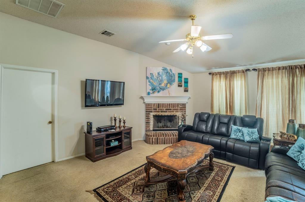 1634 Powder Horn Ln, Arlington, TX 76018 photo