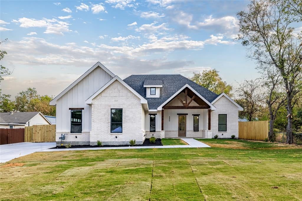 5805 Graham St, Sansom Park, TX 76114