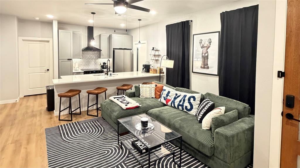1650 Hudspeth Ave, Dallas, TX 75216 photo