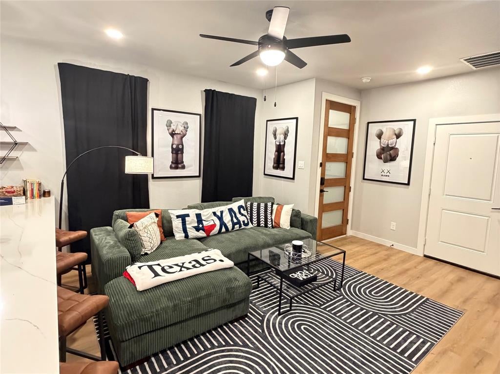 1650 Hudspeth Ave, Dallas, TX 75216 photo