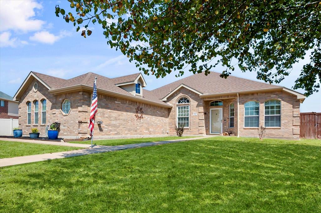 8821 Mallory Ct, Waxahachie, TX 76065
