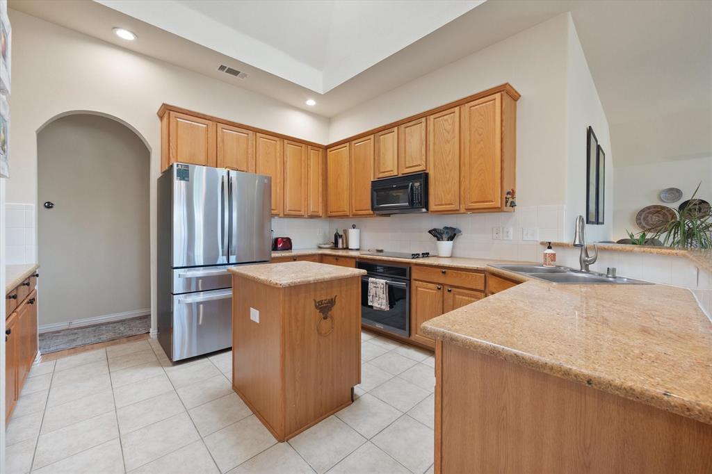 8821 Mallory Ct, Waxahachie, TX 76065 photo