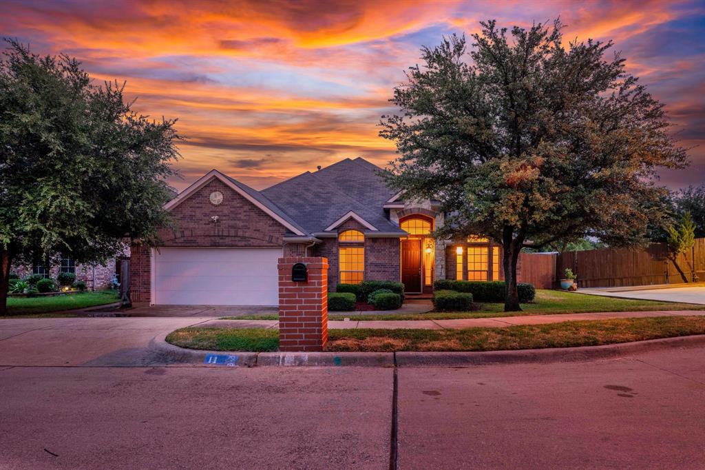 11 Beechcreek Dr, Edgecliff Village, TX 76134