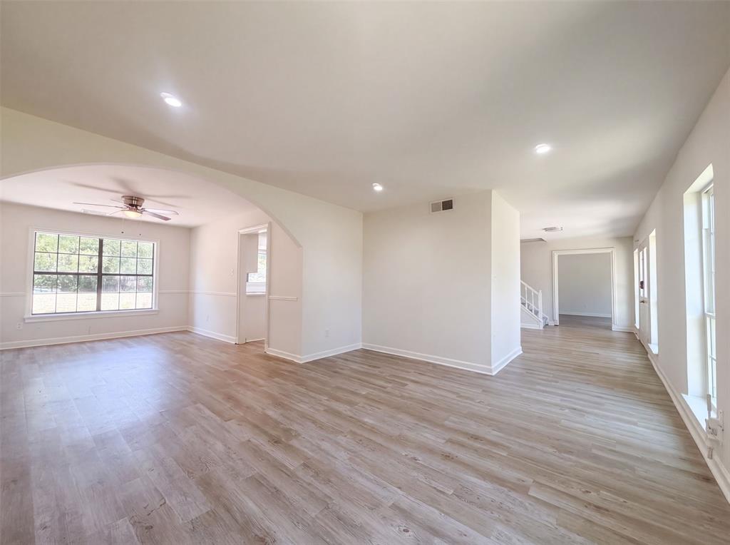 526 Royal Valley Rd, Grand Prairie, TX 75052 photo