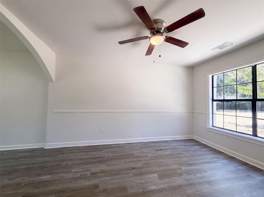526 Royal Valley Rd, Grand Prairie, TX 75052 photo