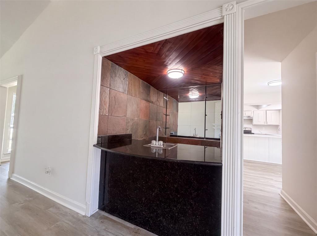 526 Royal Valley Rd, Grand Prairie, TX 75052 photo
