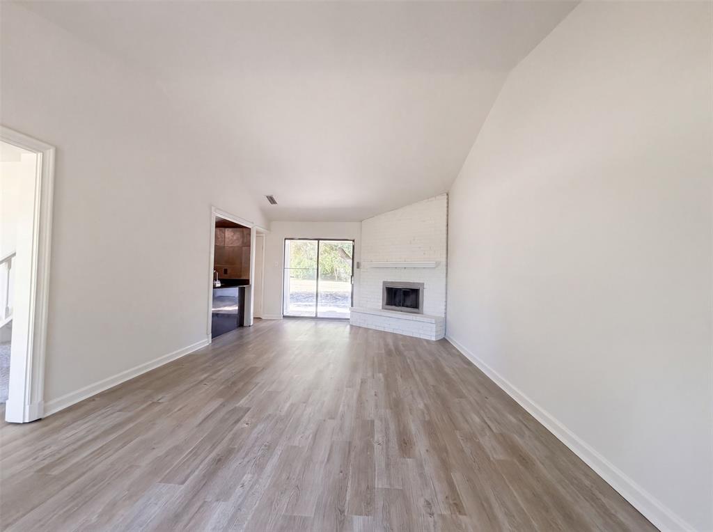 526 Royal Valley Rd, Grand Prairie, TX 75052 photo