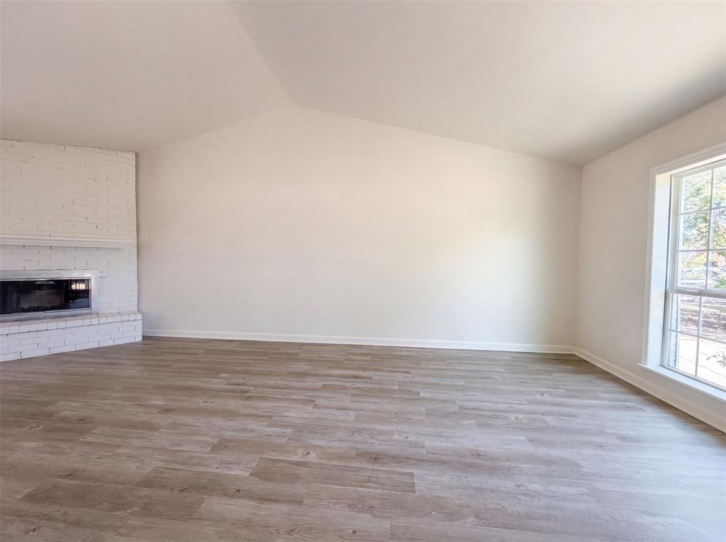 526 Royal Valley Rd, Grand Prairie, TX 75052 photo