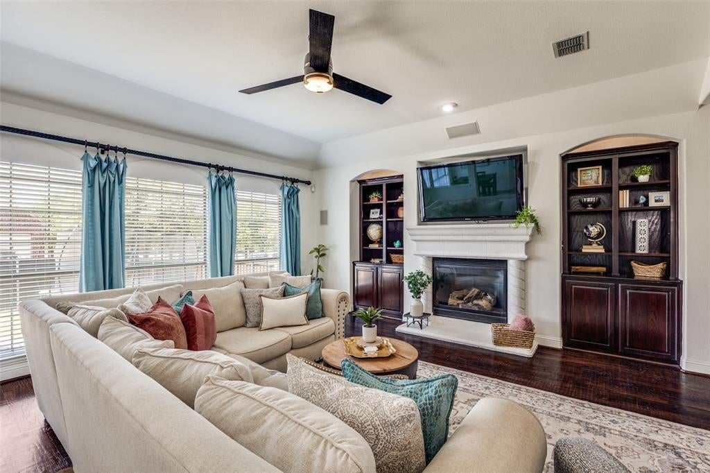 400 S Hampton Ct, Lewisville, TX 75056 photo