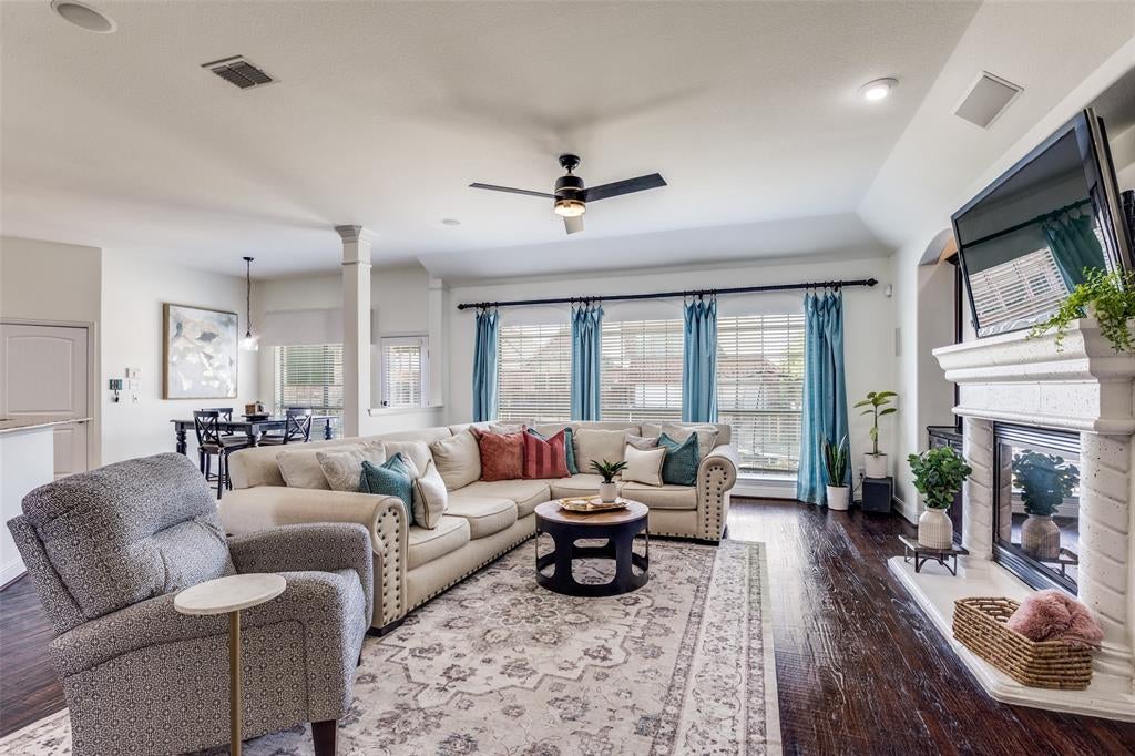 400 S Hampton Ct, Lewisville, TX 75056 photo