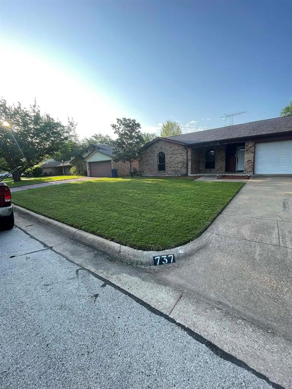 737 Ash St, Burleson, TX 76028