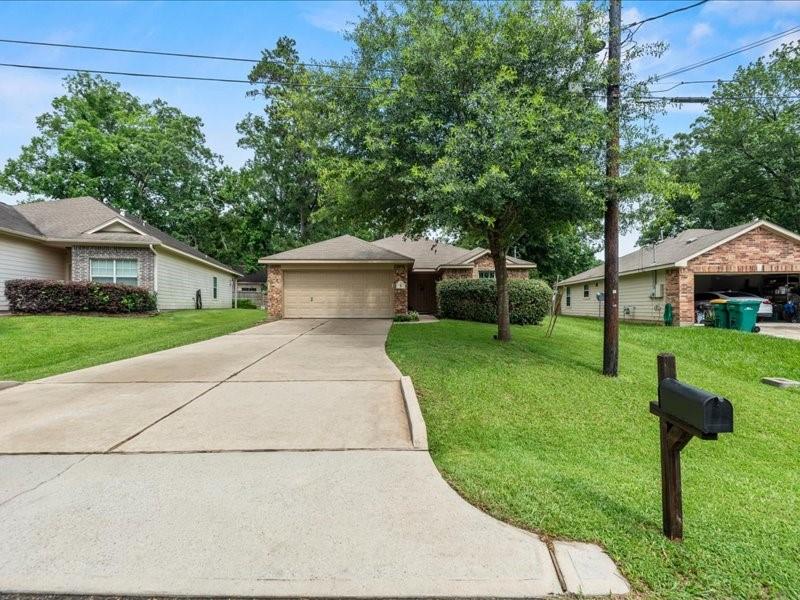 8 Shady Oak Ln, Conroe, TX 77304 photo
