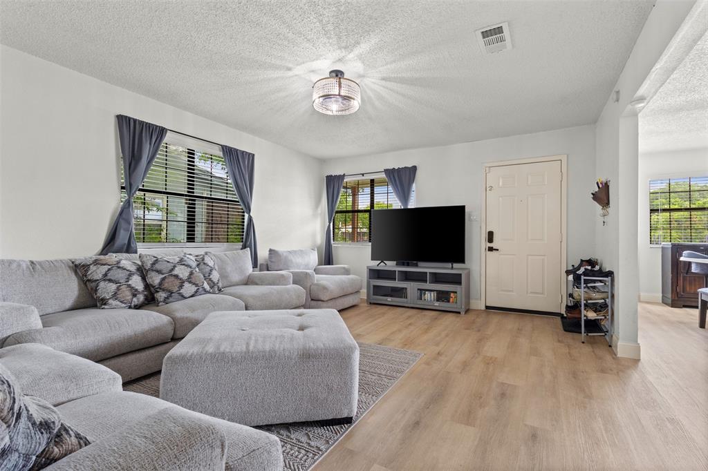 5418 Singleton Blvd, Dallas, TX 75212 photo