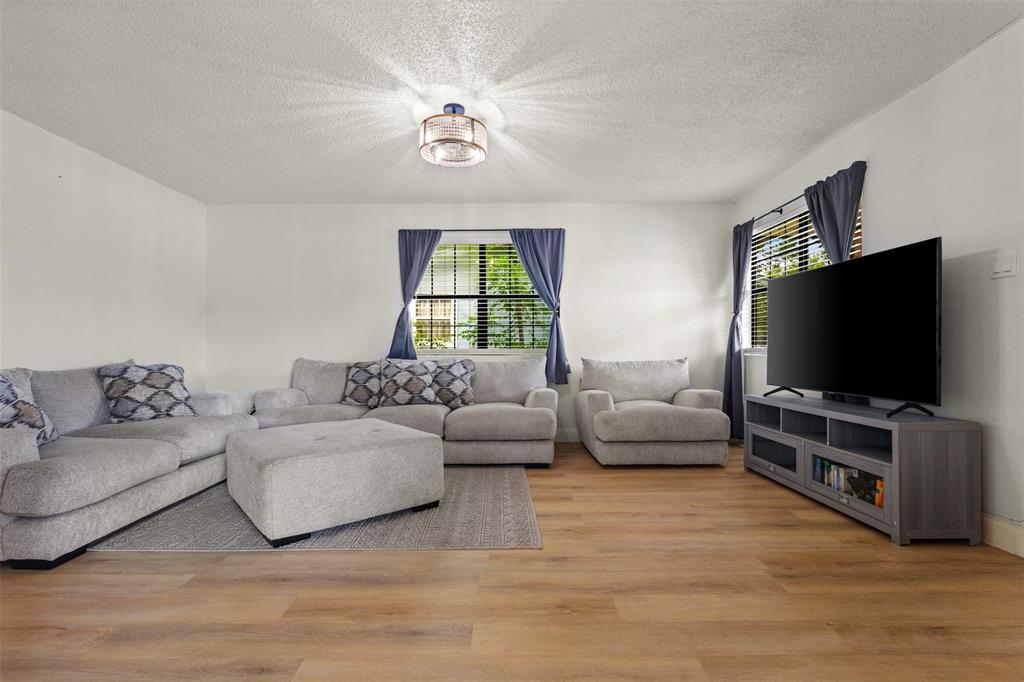 5418 Singleton Blvd, Dallas, TX 75212 photo
