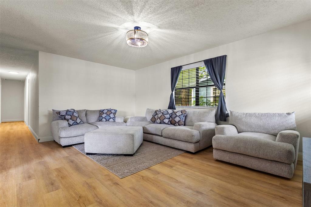 5418 Singleton Blvd, Dallas, TX 75212 photo