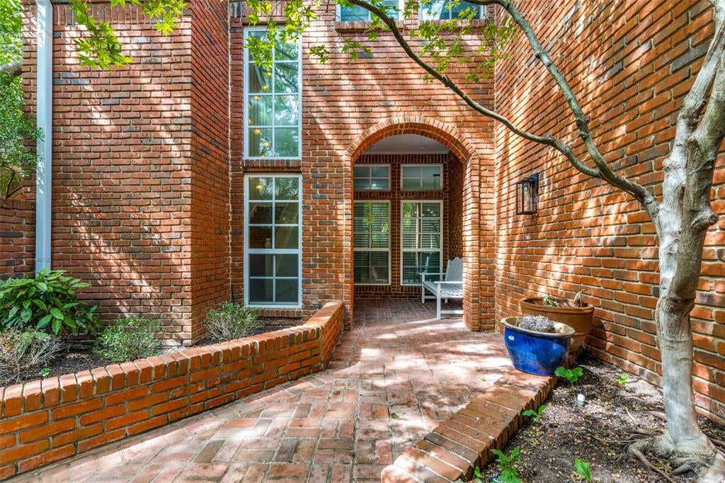 7 Queensview Ct, Dallas, TX 75225 photo