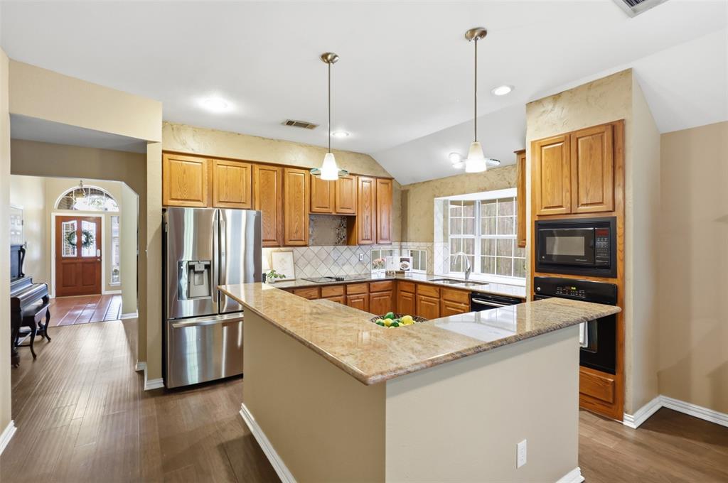 2638 Hidden Ridge Dr, Arlington, TX 76006 photo