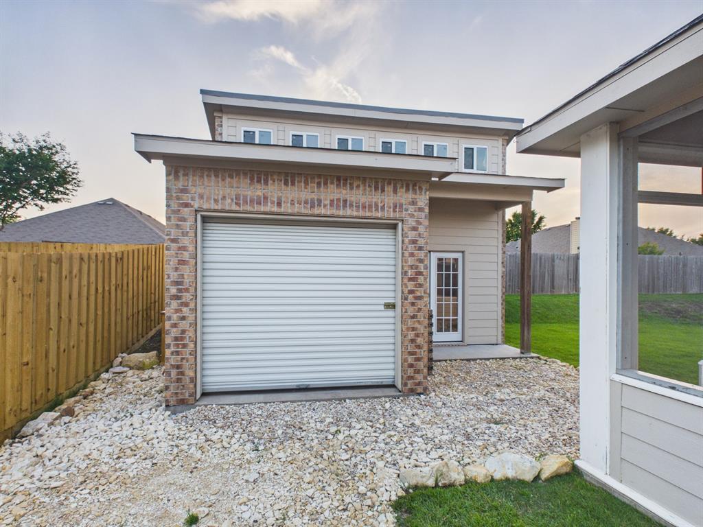 921 Mill Pond Dr, Midlothian, TX 76065 photo