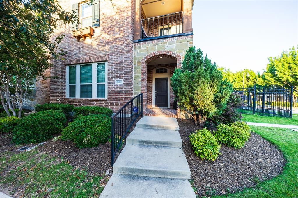 6606 Deleon St, Irving, TX 75039 photo