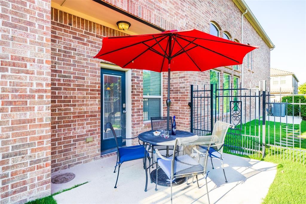 6606 Deleon St, Irving, TX 75039 photo