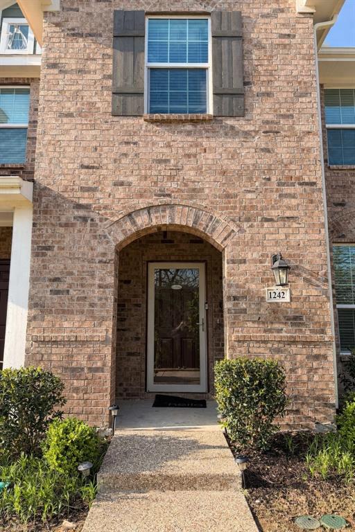 1242 Alamo Dr, Lewisville, TX 75077
