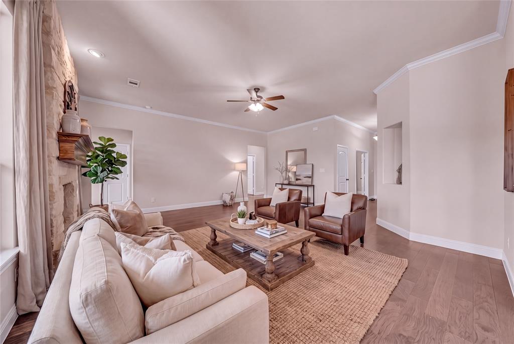 112 Constitution Dr, Joshua, TX 76058 photo