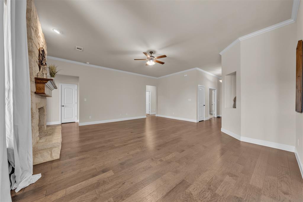 112 Constitution Dr, Joshua, TX 76058 photo