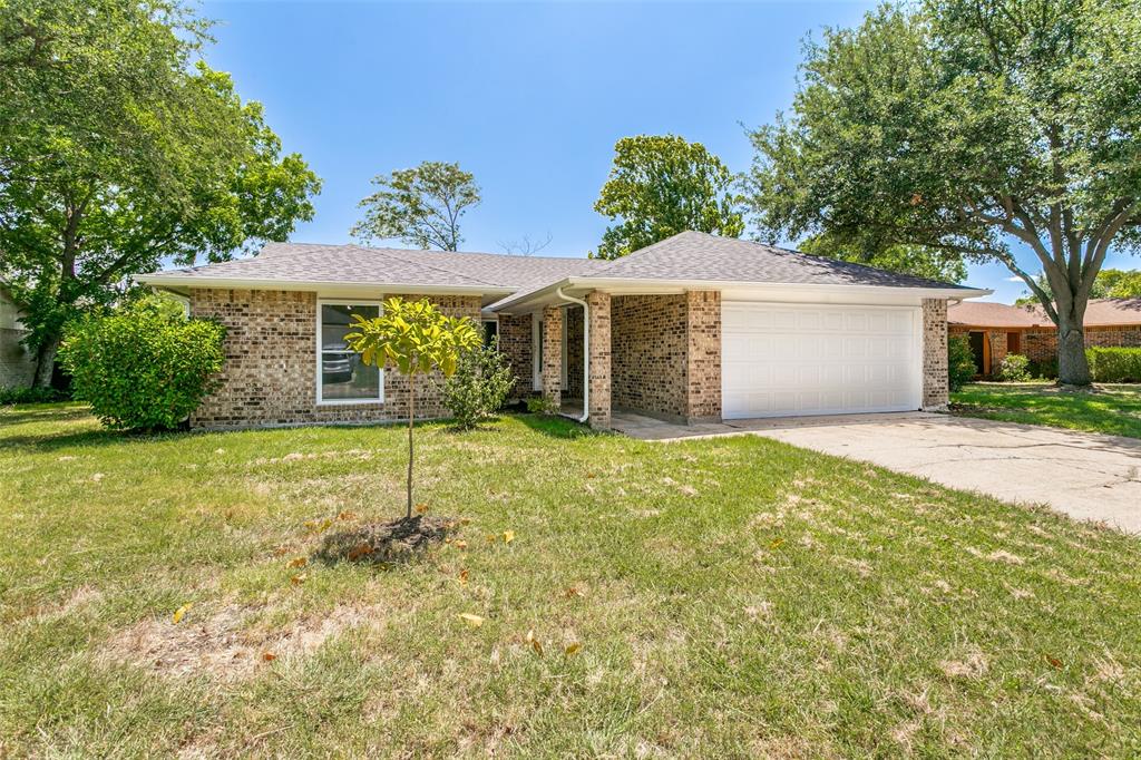 421 Goldfinch Dr, Fort Worth, TX 76108