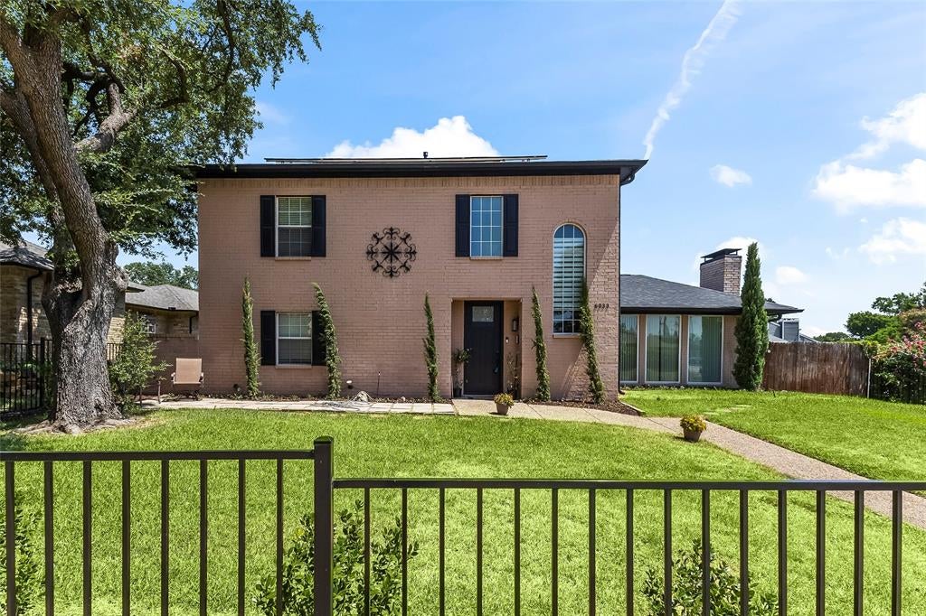 6033 Daven Oaks Dr, Dallas, TX 75248