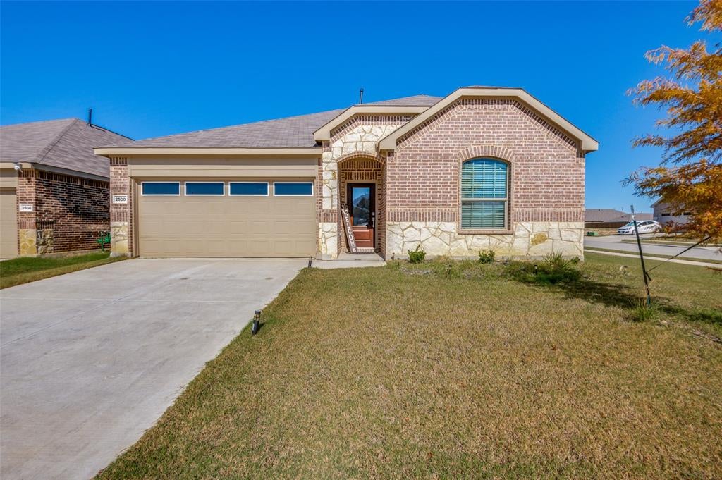 2500 Eden Creek Dr, Fort Worth, TX 76179