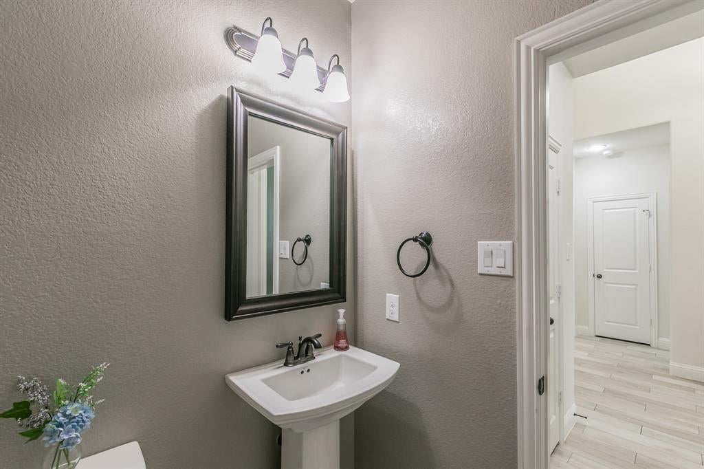 405 Marbrook Ct, Fort Worth, TX 76131 photo