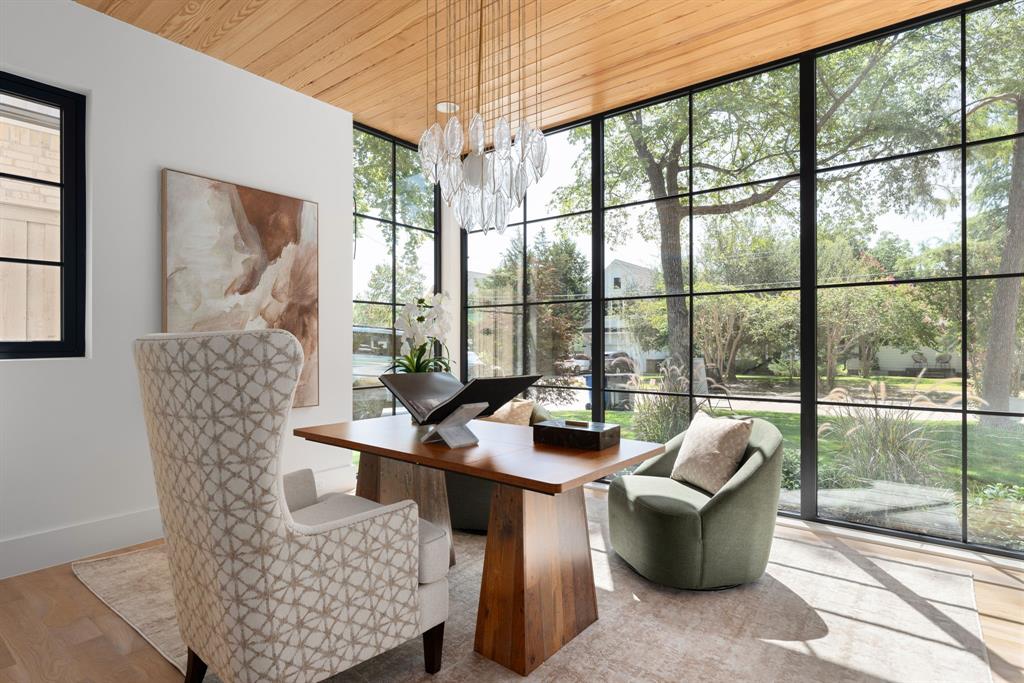 9027 Daytonia Ave, Dallas, TX 75218 photo