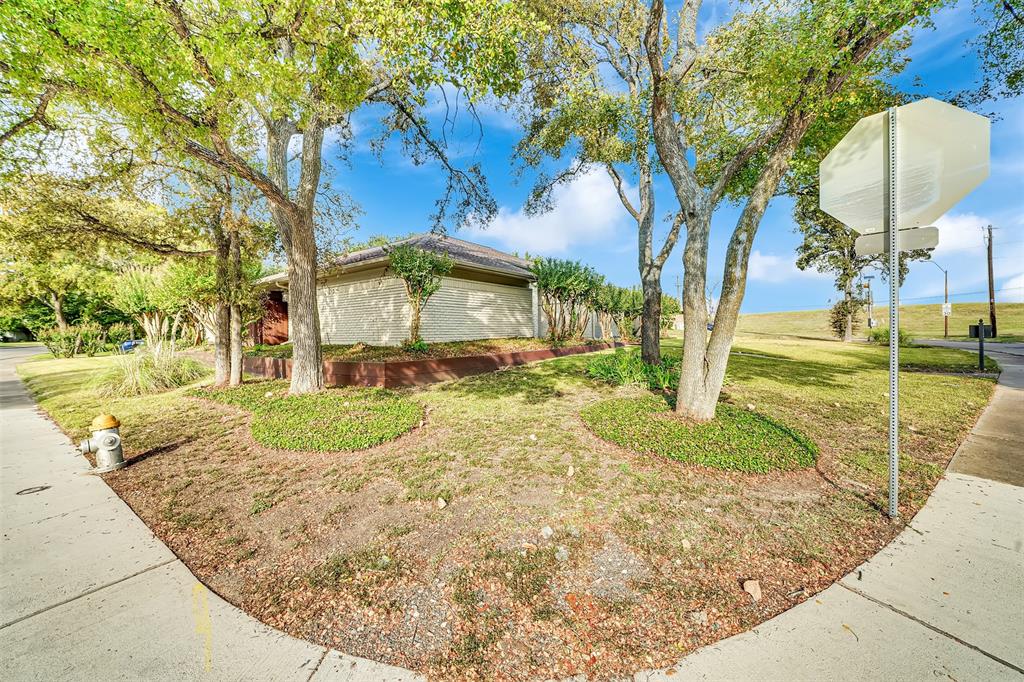 12401 Pleasant Valley Dr, Dallas, TX 75243 photo