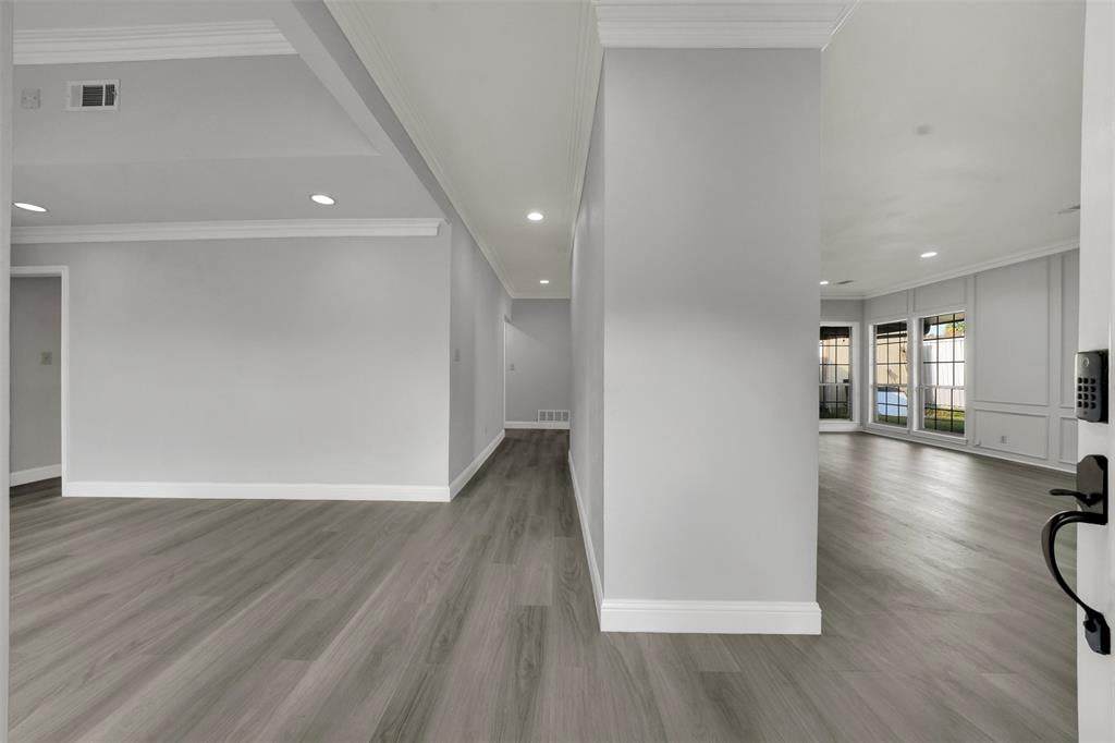 12401 Pleasant Valley Dr, Dallas, TX 75243 photo