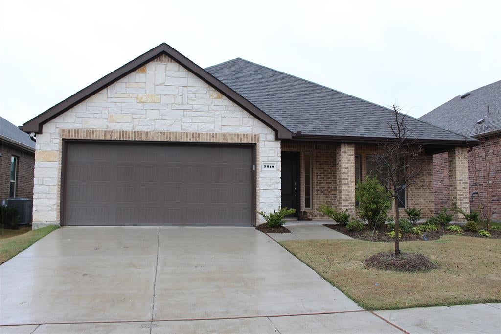 5010 Flanagan Dr, Forney, TX 75126