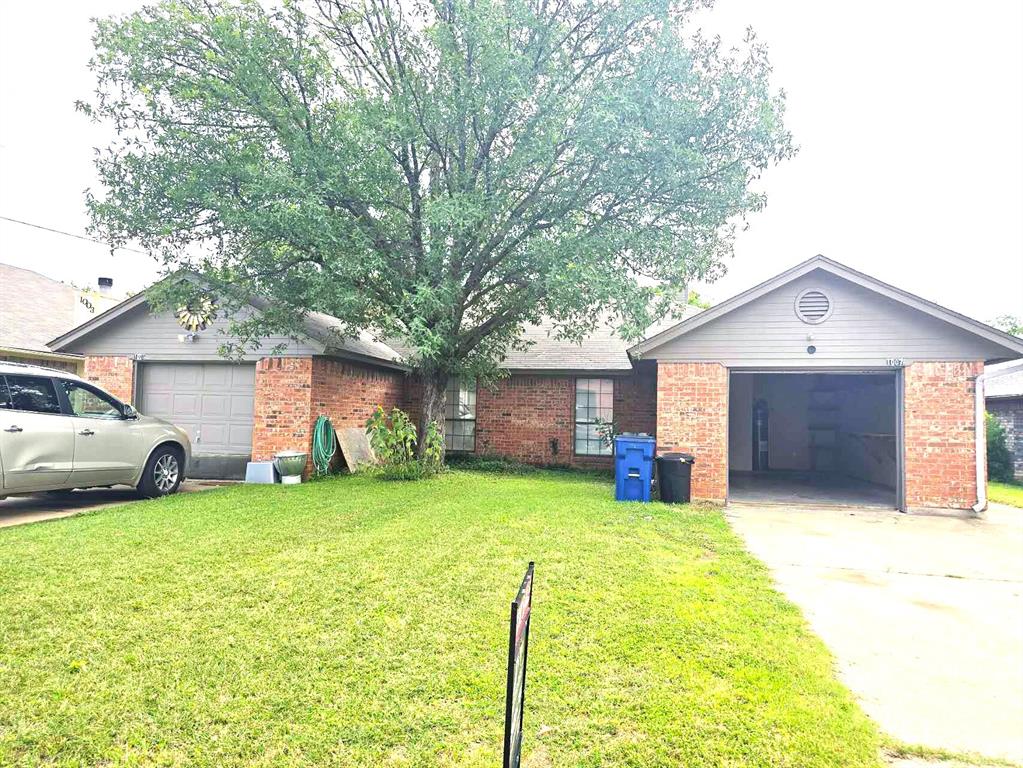 1007 Mitchell Ln, Burleson, TX 76028