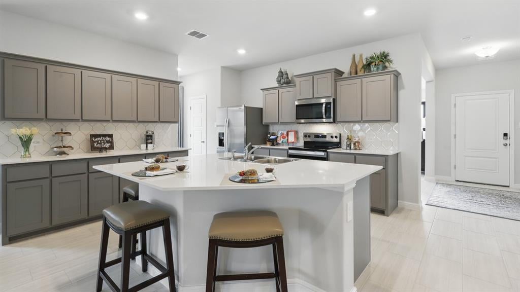 400 Sunday Silence Way, Granbury, TX 76049 photo