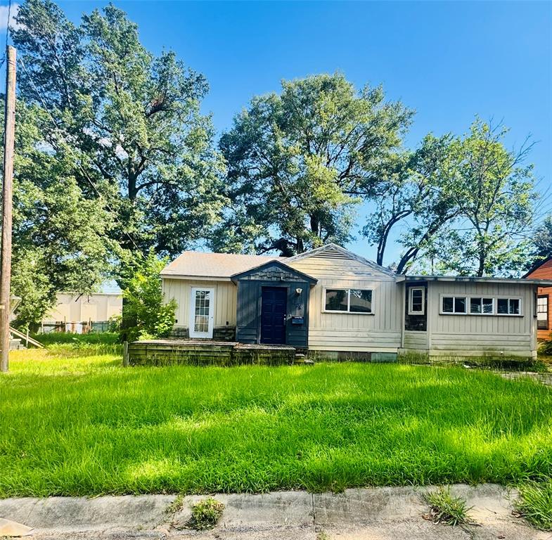 1434 Margaret St, Paris, TX 75460