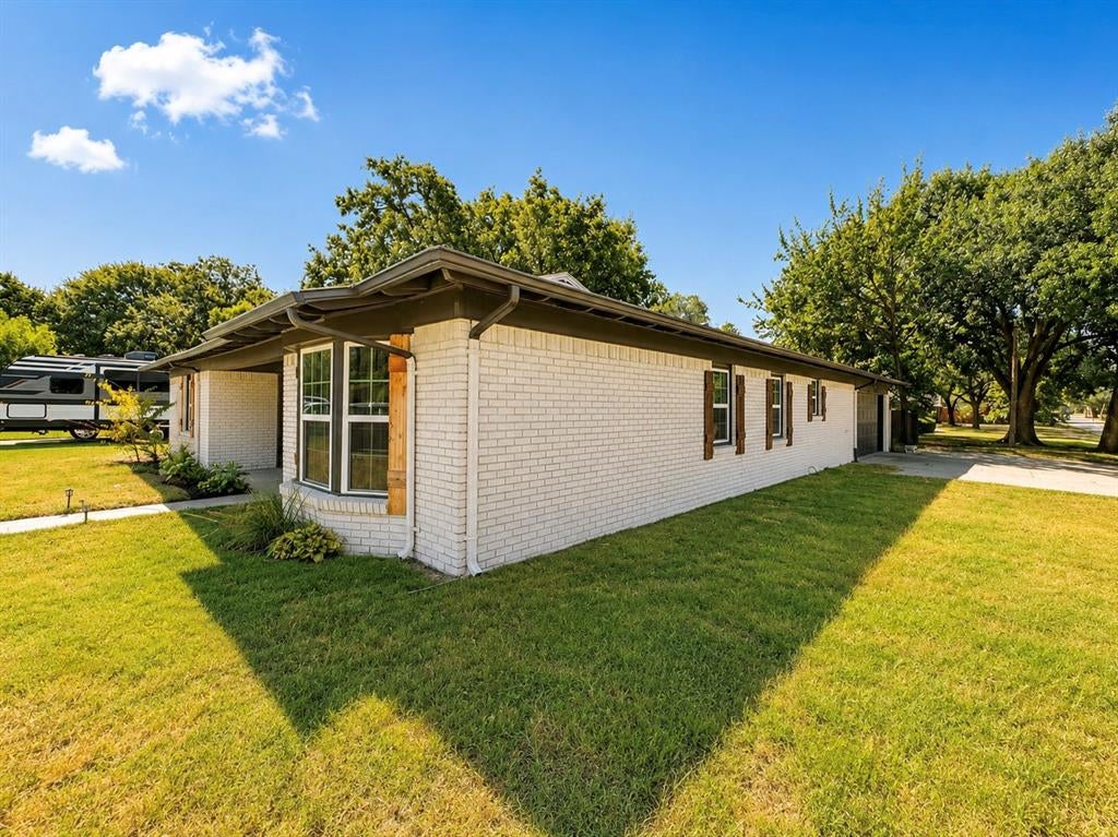 102 E Highland Dr, Irving, TX 75062 photo