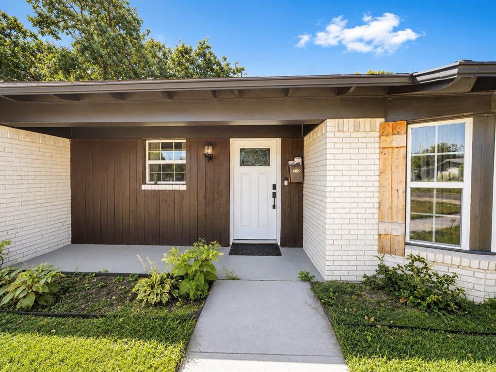 102 Highland Dr, Irving, TX 75062