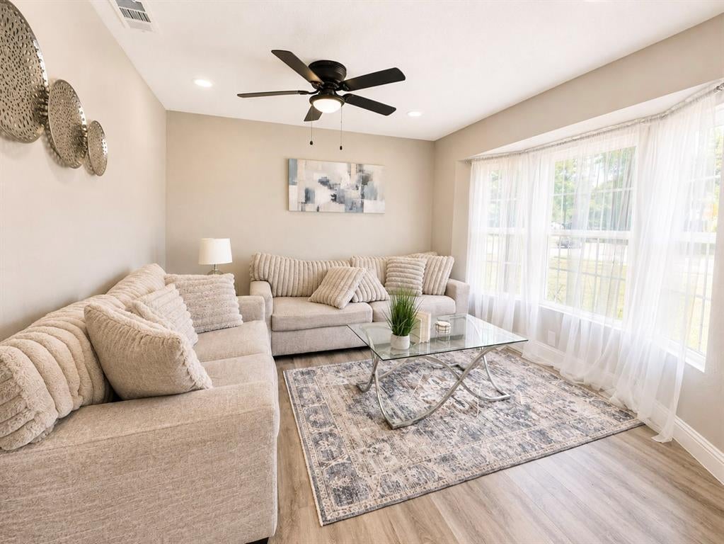 102 E Highland Dr, Irving, TX 75062 photo