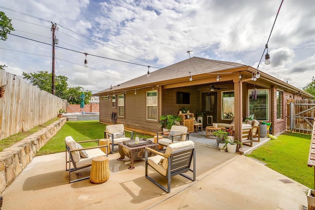 100 Tall Meadow St, Azle, TX 76020 photo