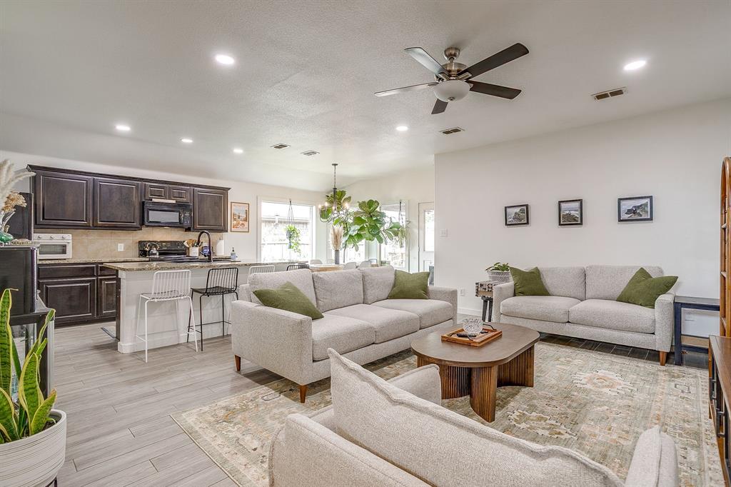 100 Tall Meadow St, Azle, TX 76020