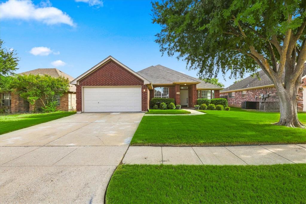 324 Camp Creek Dr, Arlington, TX 76002 photo